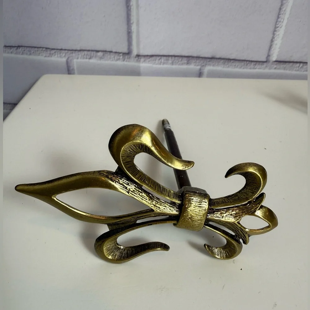 Vintage Brass Fleur-de-Lis Drawer Pulls Set of 4 Ornate Cabinet Hardware